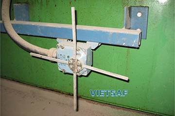 Kiểm tra công tắc hành trình phần điện Công tắc hành trình điện