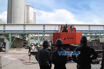 Khoanh vùng khu vực kiểm định, thử tải cần trục Khoanh vùng khu vực kiểm định, thử tải