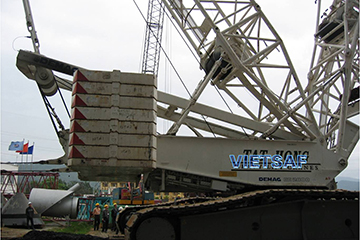 Kiểm tra đối trọng di động của cần trục 600T Kiểm tra đối trọng di động của cần trục 600T