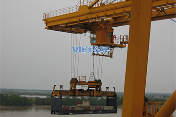 Thử tải cần trục cẩu Container tại cảng Hải Phòng Thử tải cần trục cẩu Container