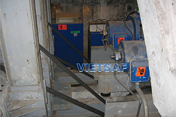 Thang máy có buồng máy