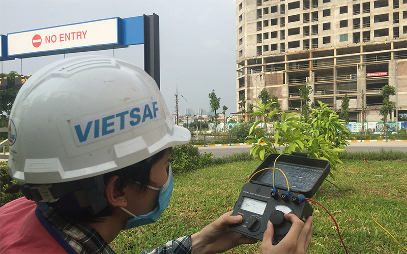 Đo điện trở đất chống sét tại công trình xây dựng đang thi công