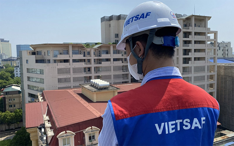 Đo điển trở chống sét bắt buộc kiểm tra kim thu sét và hệ thống dây dẫn sét đặt trên đặt trên mái nhà