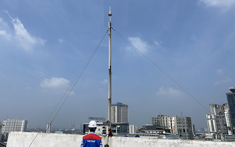 Đo điện trở tiếp địa và kiểm tra kim thu của hệ thống chống sét