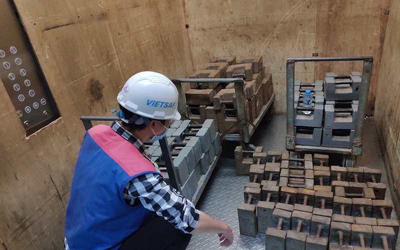 Thử tải là công việc quan trọng và không thể thiếu trong quy trình kiểm định thang máy