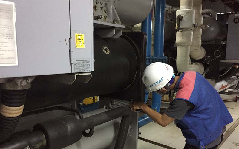 Kiểm tra rò rỉ khí gas khi kiểm định hệ thống lạnh